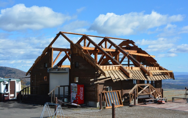強風によりナイタイ高原牧場レストハウスが崩壊