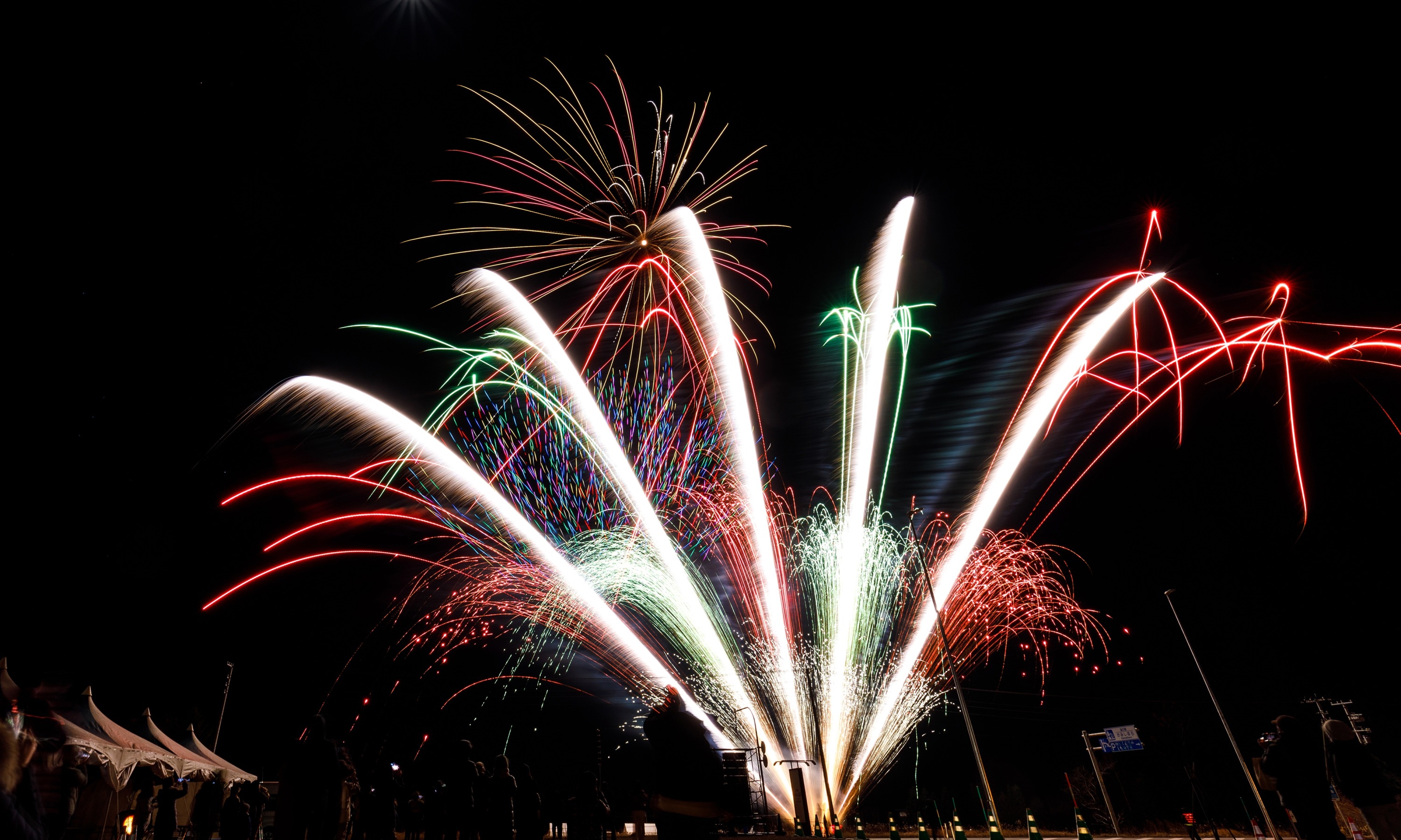 クリスマスドローンショーでの花火（令和3年12月15日撮影）の画像